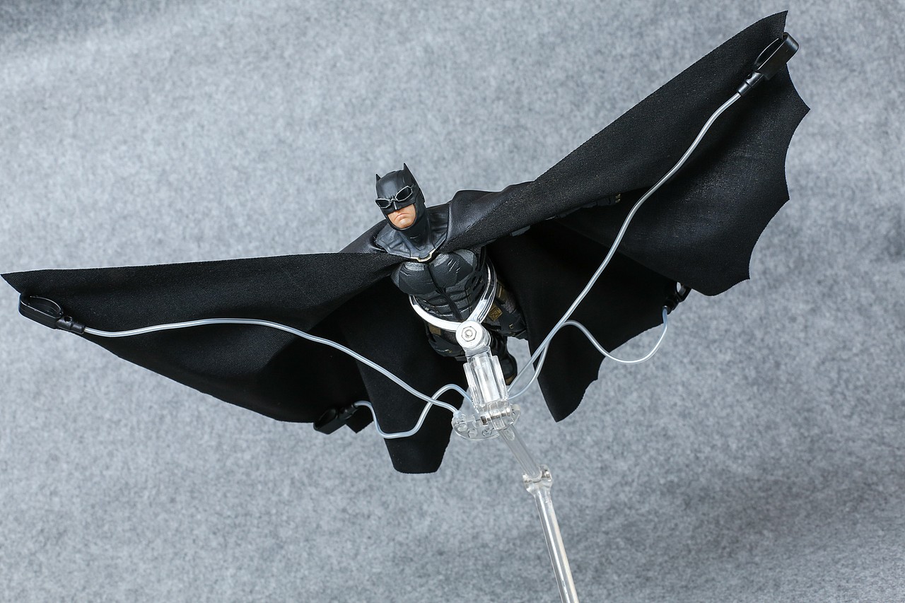 mezco战术轻甲蝙蝠侠