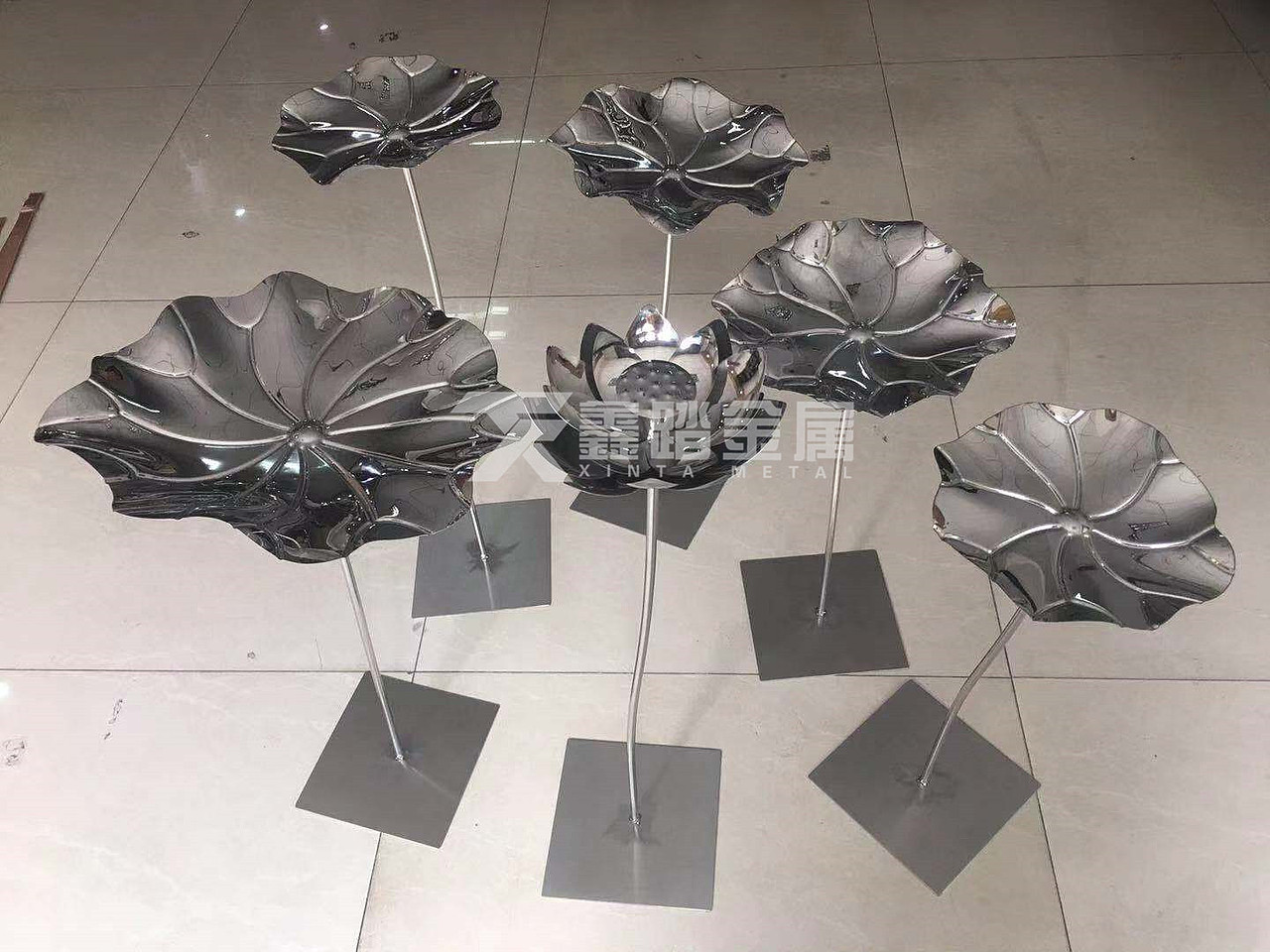 售楼部水景镜面不锈钢荷花荷叶雕塑（图ZMjE2ODYzODUy） - 工艺品设计 - 站酷设计师艺术制品有限公司原创素材 - 站酷ZCOOL