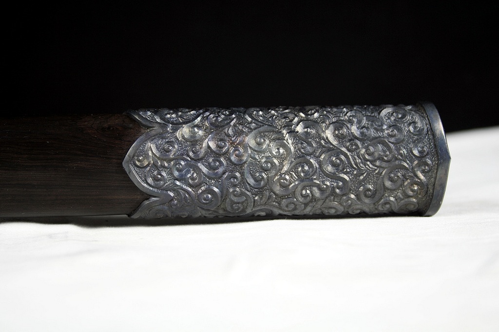 f铁装卷草纹唐刀