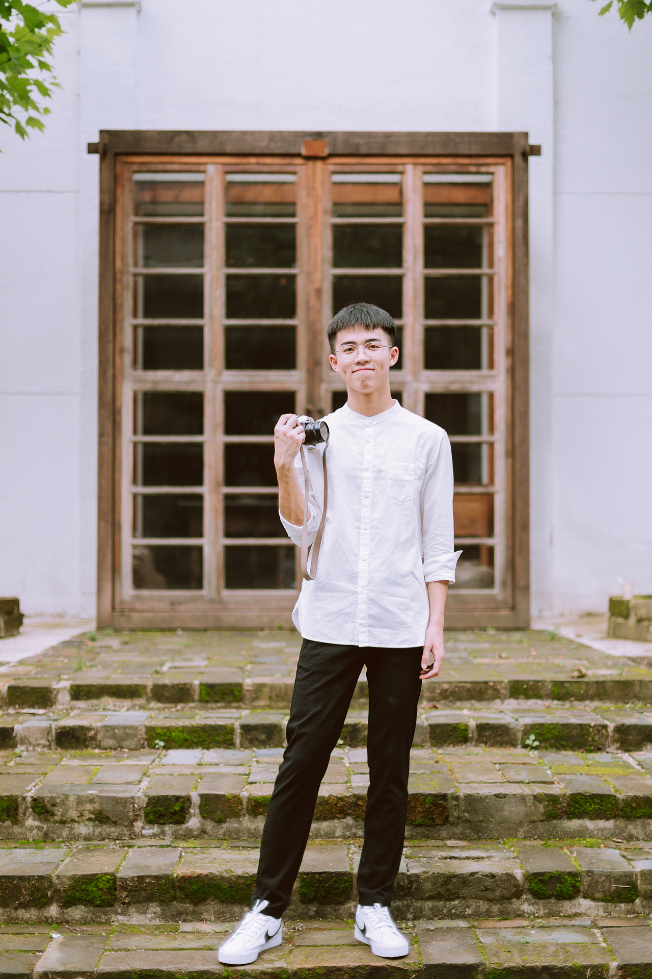 白衣飘飘的少年