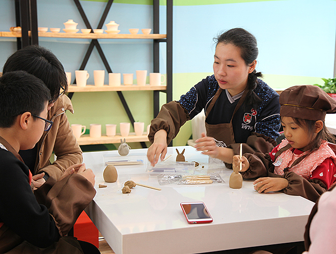 动漫主题陶艺店创新创业就选时指间