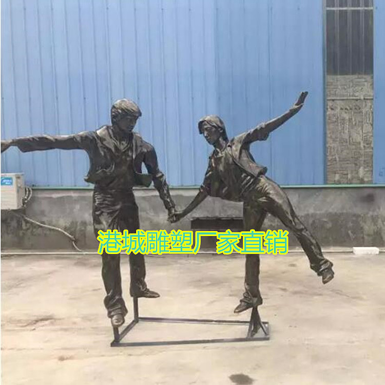 广场爱情主题玻璃钢仿真情侣人物人像雕塑像定制哪家好