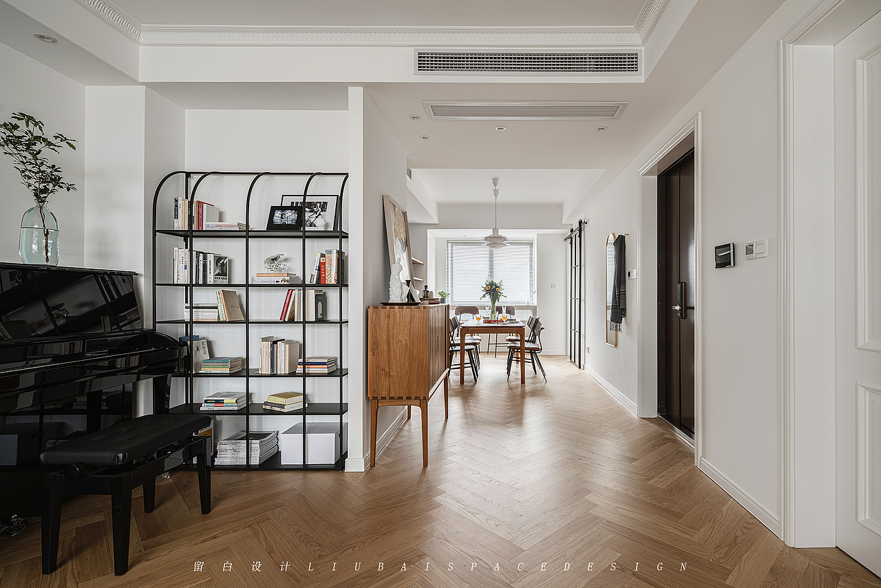 留白设计 「Sniff the rose」