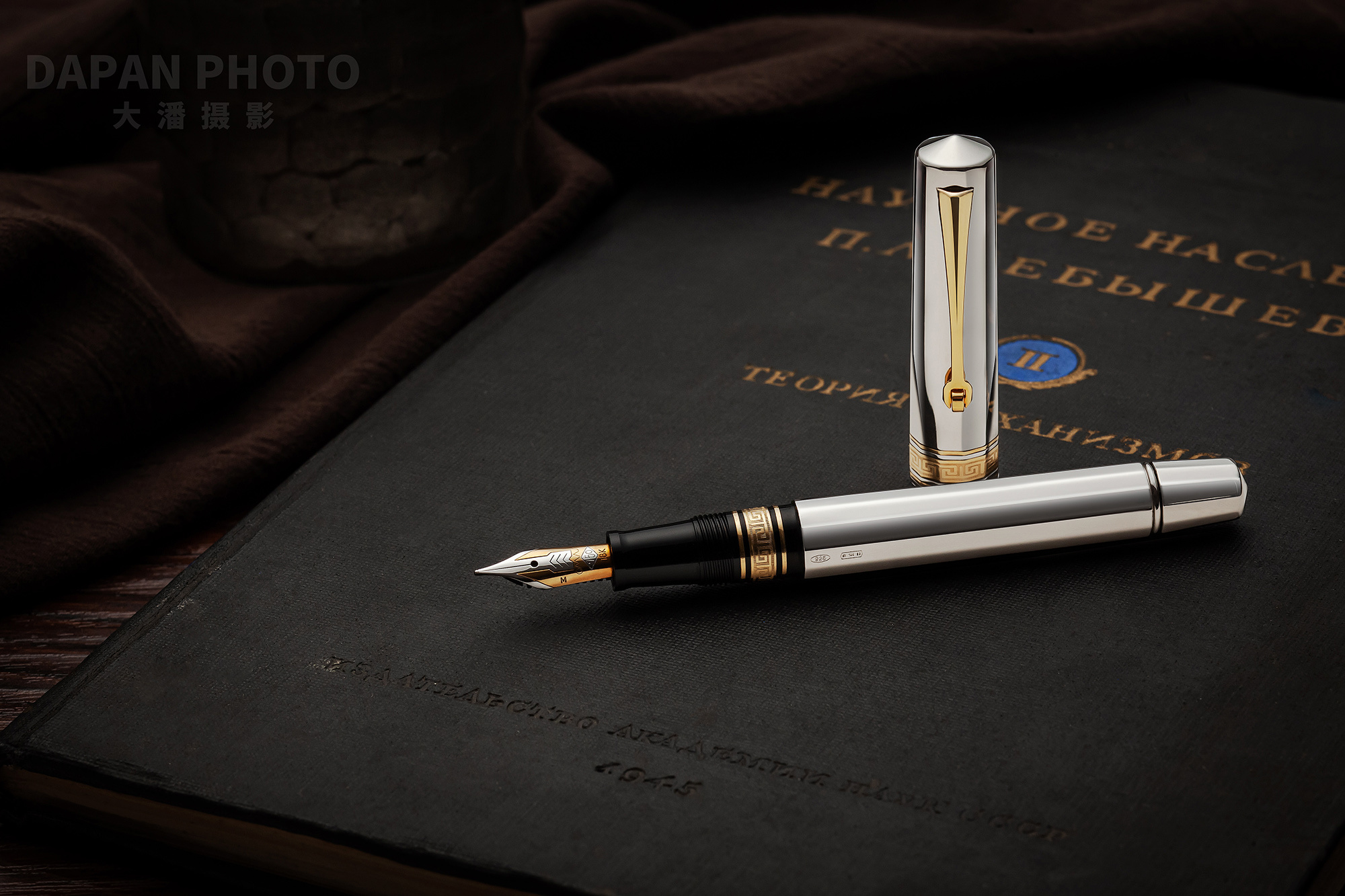 万宝龙钢笔拍摄 其中一支笔15万 碰都不敢碰