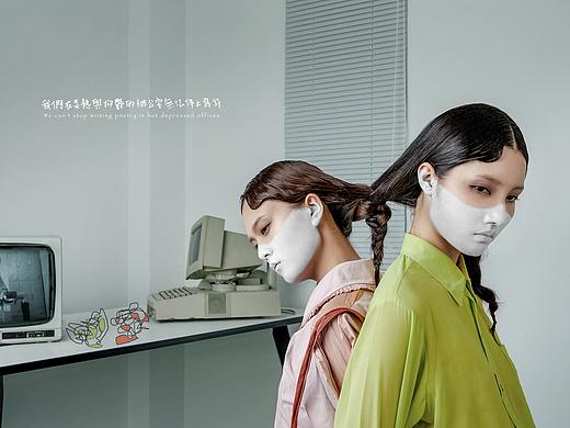 我們在炎熱與抑鬱的辦公室無法停止寫詩