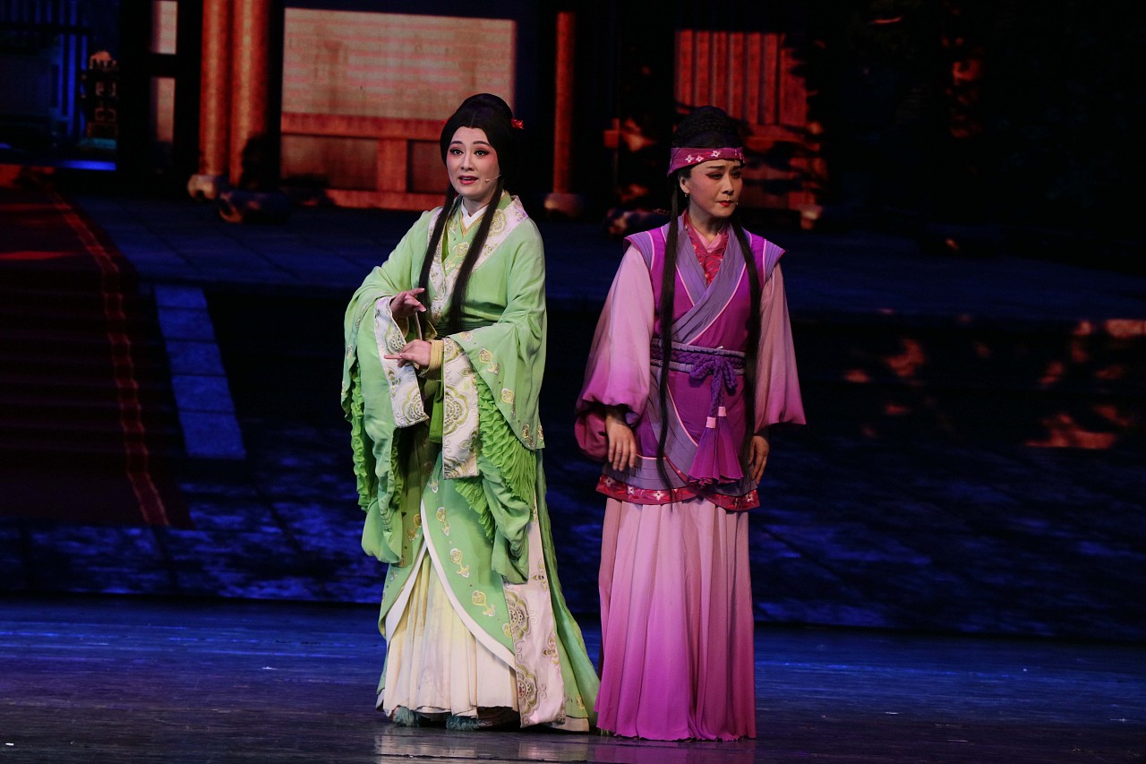 黄梅戏《小乔初嫁》舞台剧照