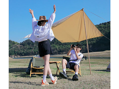 情侣服装t恤防晒衣拍摄（个人主页-ZNjQ0Nzk2MzI=） - 产品摄影 - 站酷设计师鹿野呀原创素材 - 站酷ZCOOL