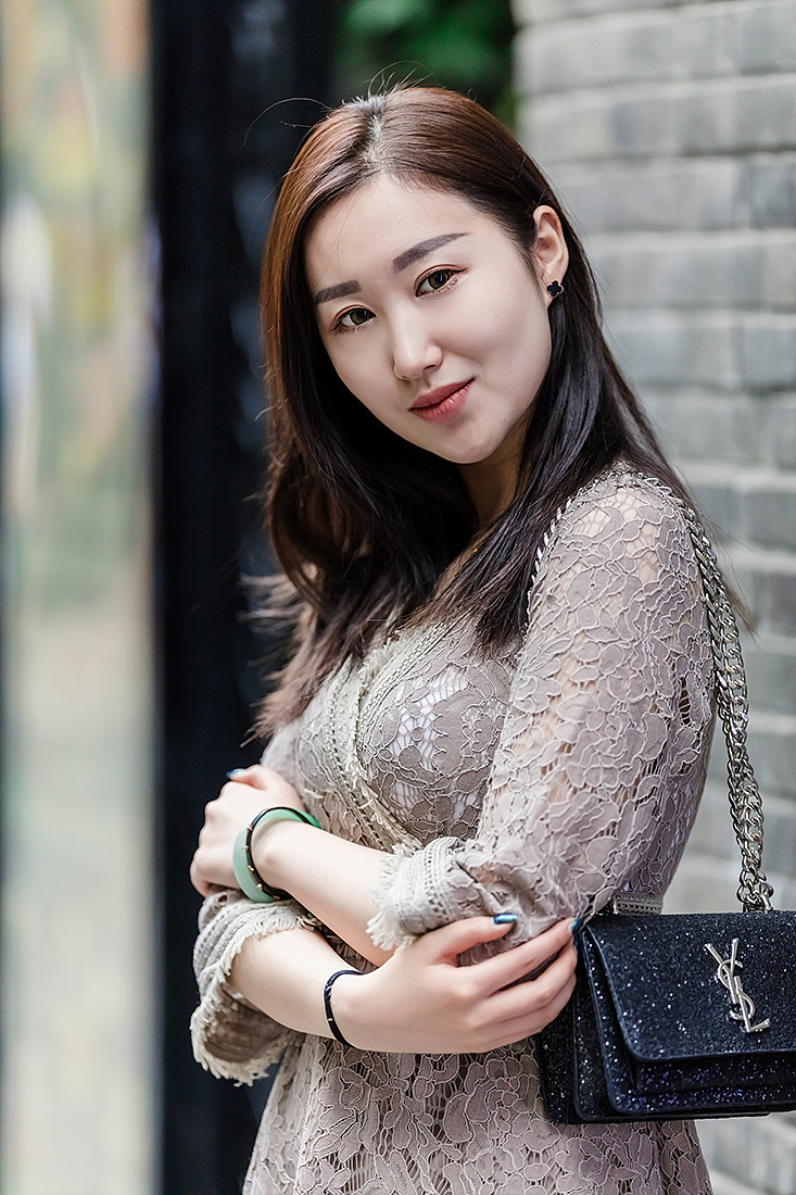穿镂空连衣裙的妹子——街拍(十九)|摄影|人像|落木清扬 - 原创作品
