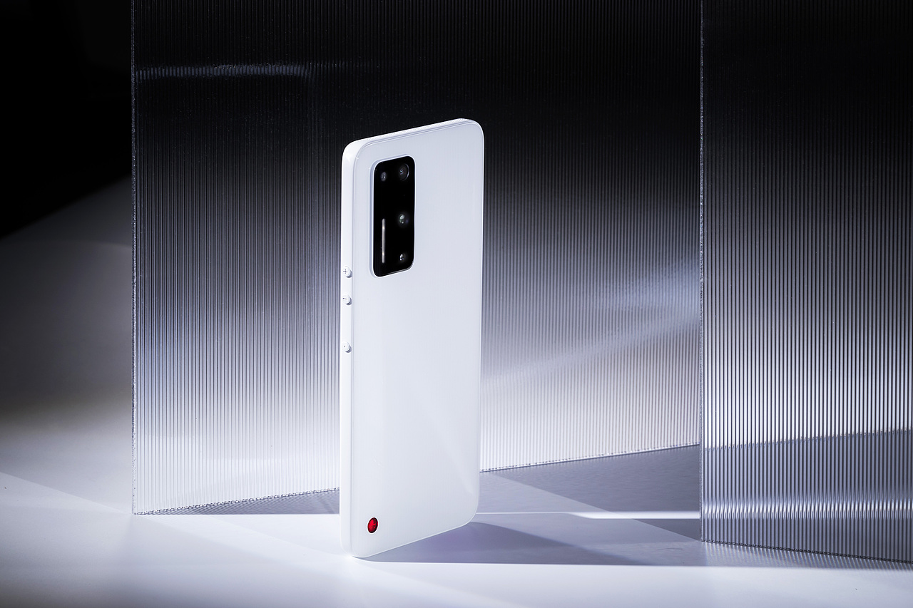 坚果r2 白色光阴版