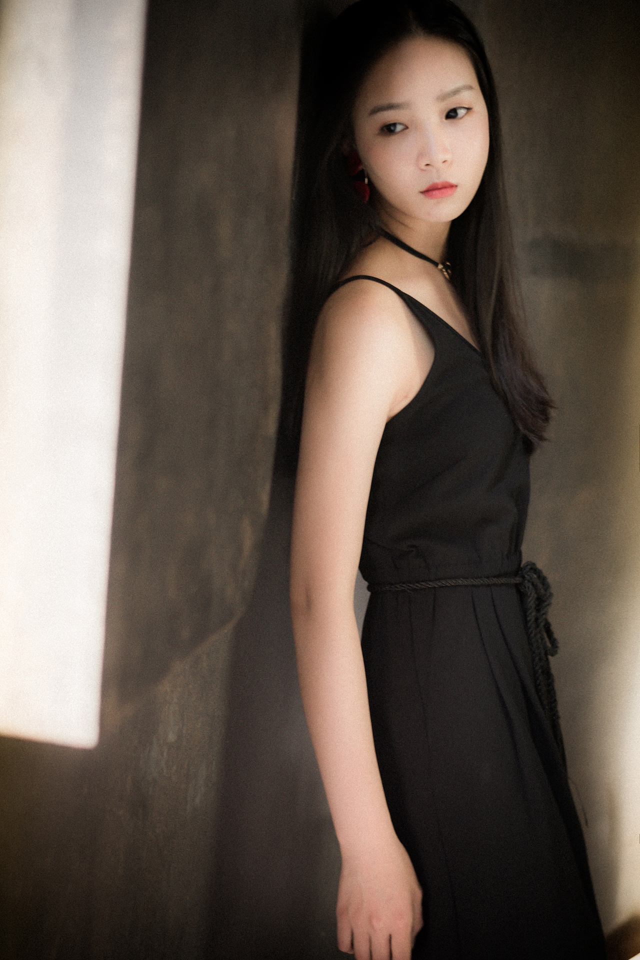 摄于深圳蛇口价值工厂 风格:复古情绪人像照