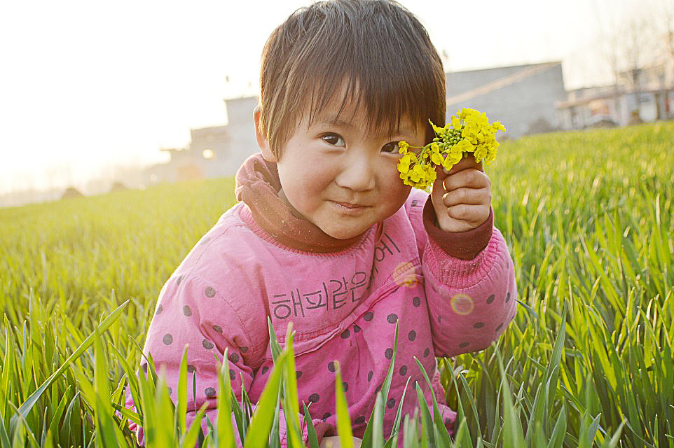麦田里的小菇凉