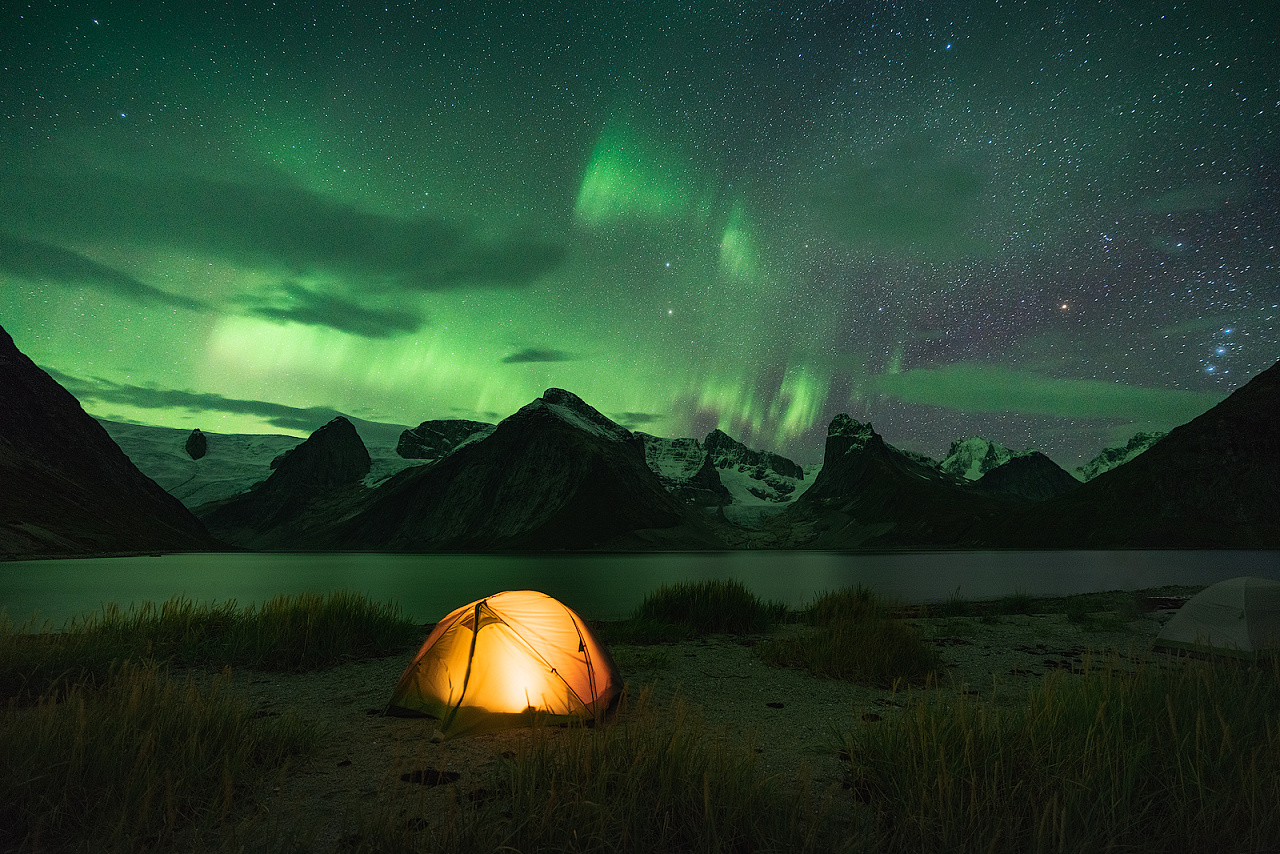 航行在北极 - 浮冰,极光,冰川
