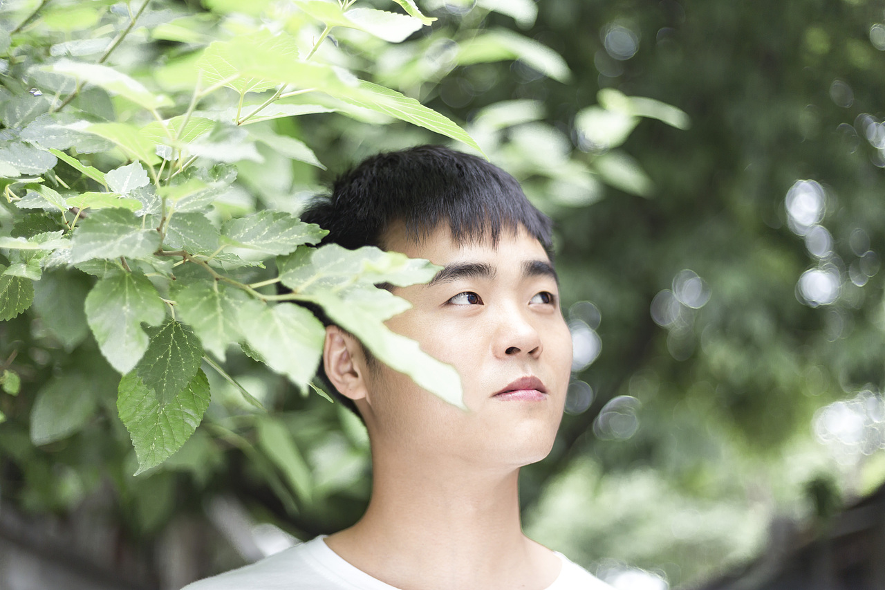 一只唱歌的小哥哥