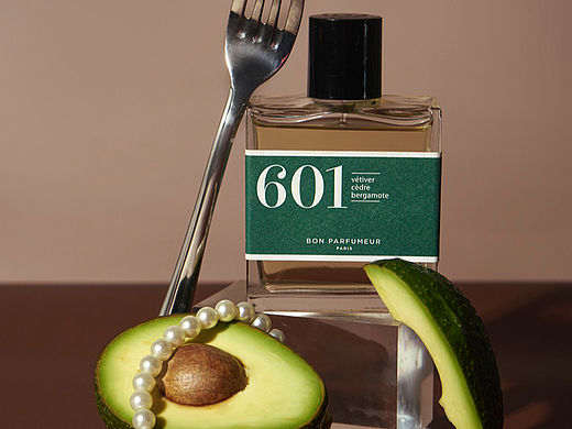 静物香水摄影|用水果当道具的一组图