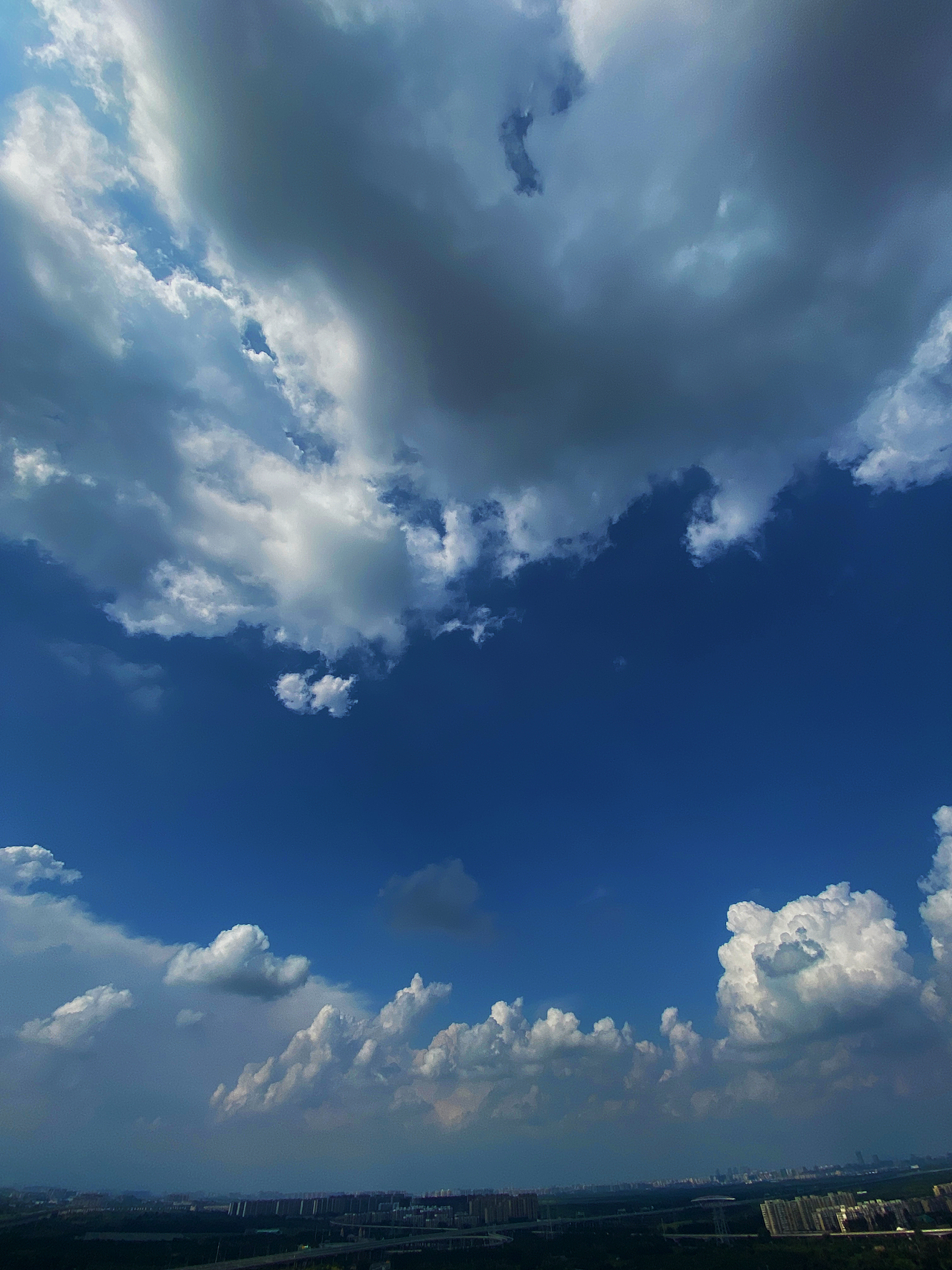 刘勇良手机纪实摄影:午后的天空