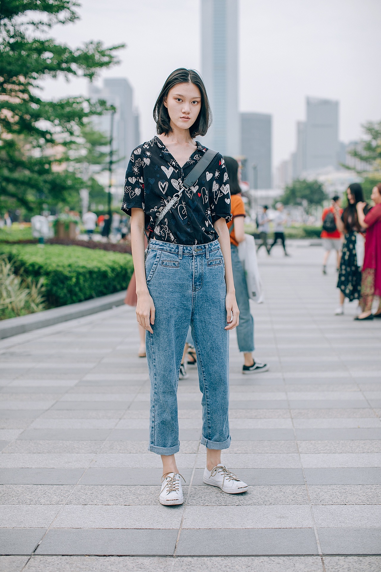 每逢周六摄影师thomas都会游走广州大街上,寻找时尚的美女帅哥们街拍