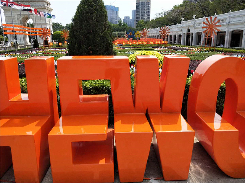 玻璃钢英文字母坐凳子雕塑广场商场美陈创意休闲座椅