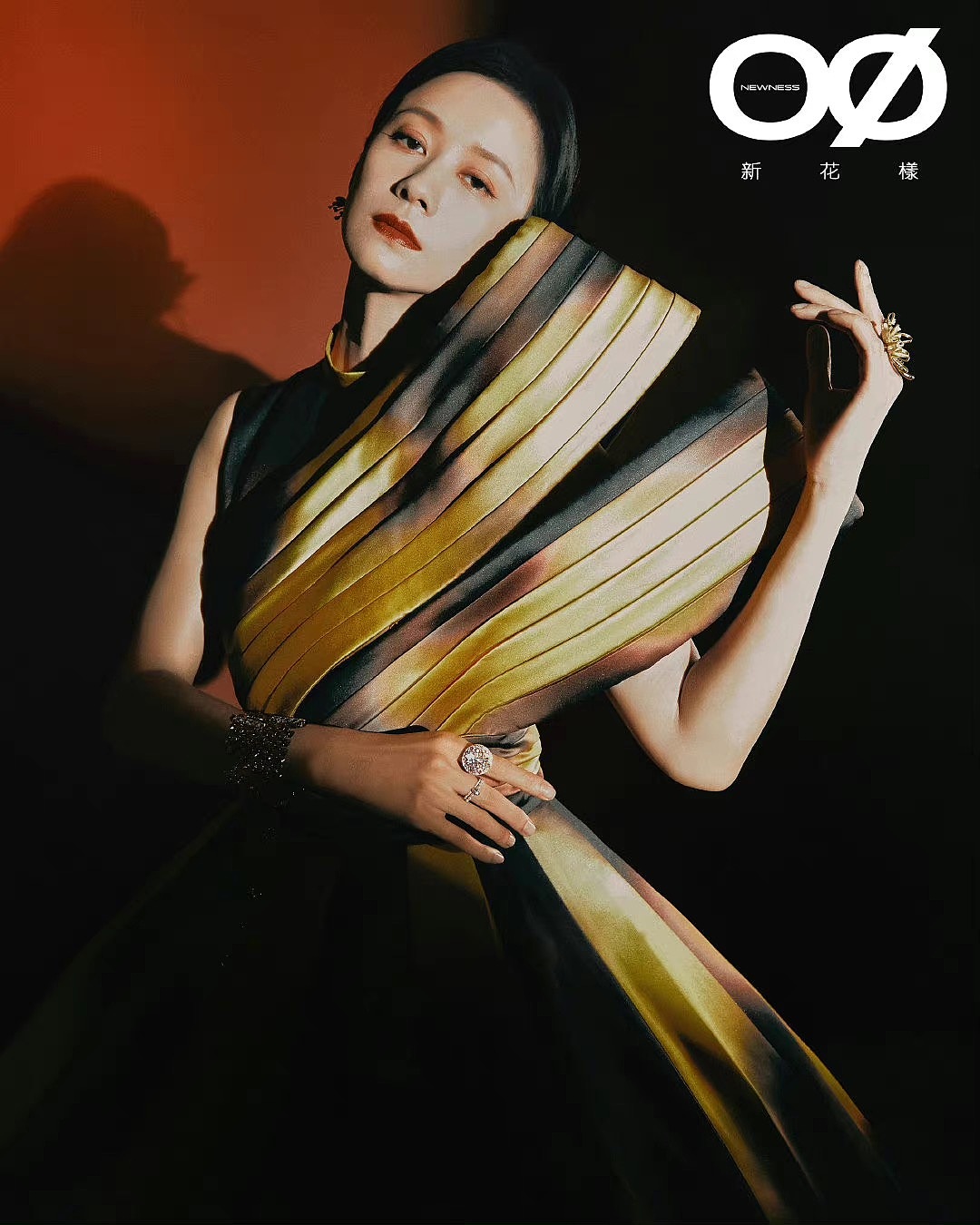 《Oops新花样》开年刊倪虹洁（图ZMjg2MDc2MDE2） - 时尚/艺术摄影 - 站酷设计师小山蕉_卡西亚酱原创素材 - 站酷ZCOOL