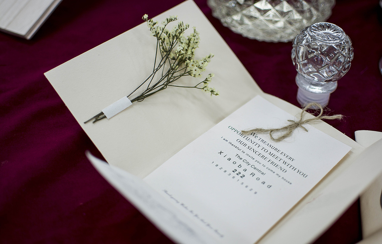 大学期间的渣作-伊莎庞格红酒包装设计（图ZNDMwMzcwOTI=） - 包装 - 站酷设计师Youngnew原创素材 - 站酷ZCOOL