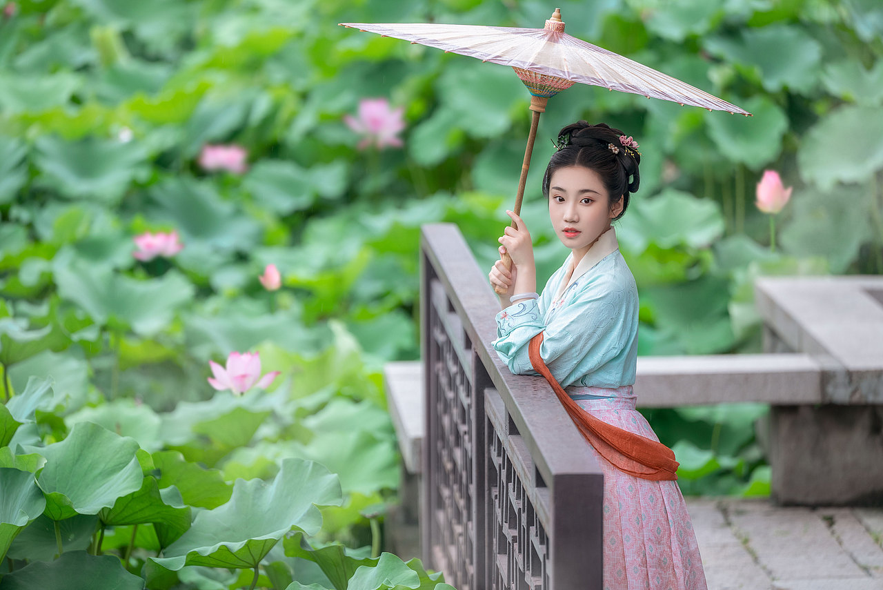 烟雨楼台荷花池（图ZMzE1MTM4ODIw） - 人像摄影 - 站酷设计师糊涂仙人LEO原创素材 - 站酷ZCOOL
