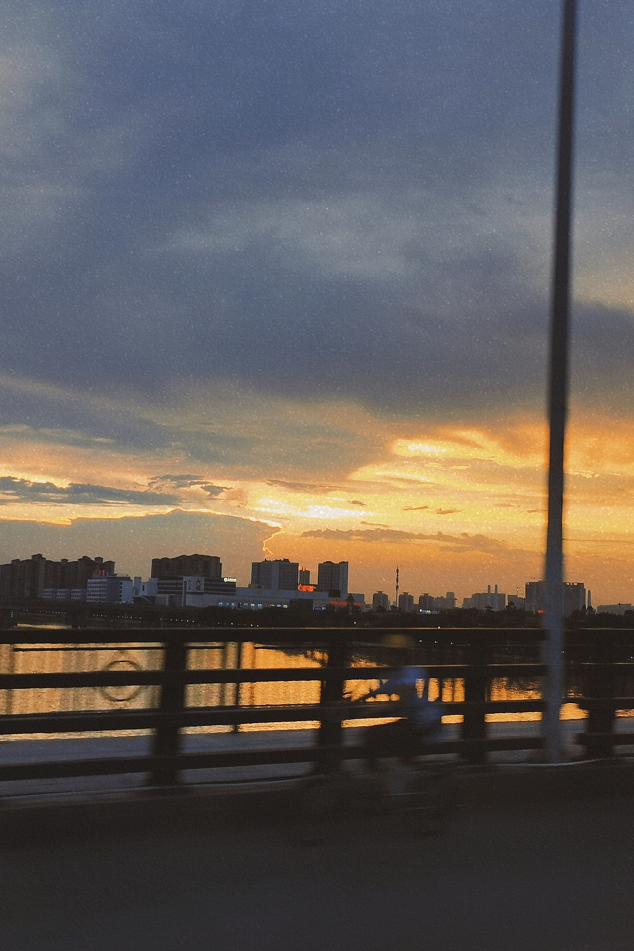 书里总爱写到喜出望外的傍晚