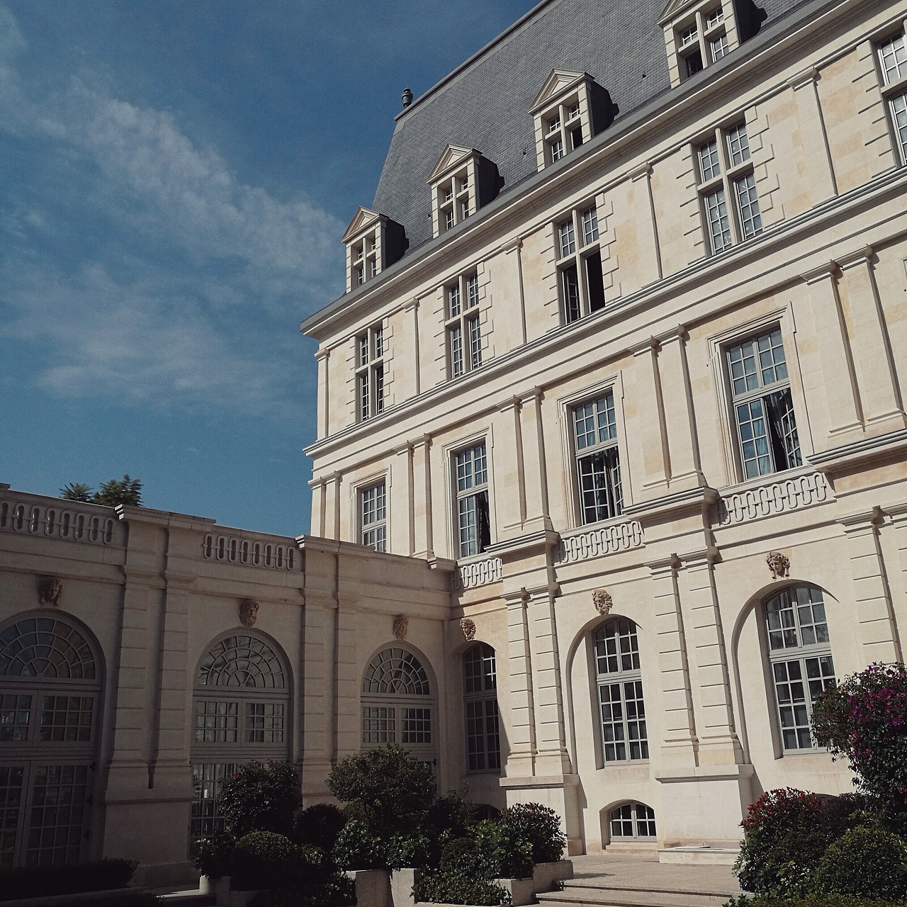 路易（图ZMTMxMjA0NDk2） - 环境/建筑摄影 - 站酷设计师微博林琅原创素材 - 站酷ZCOOL