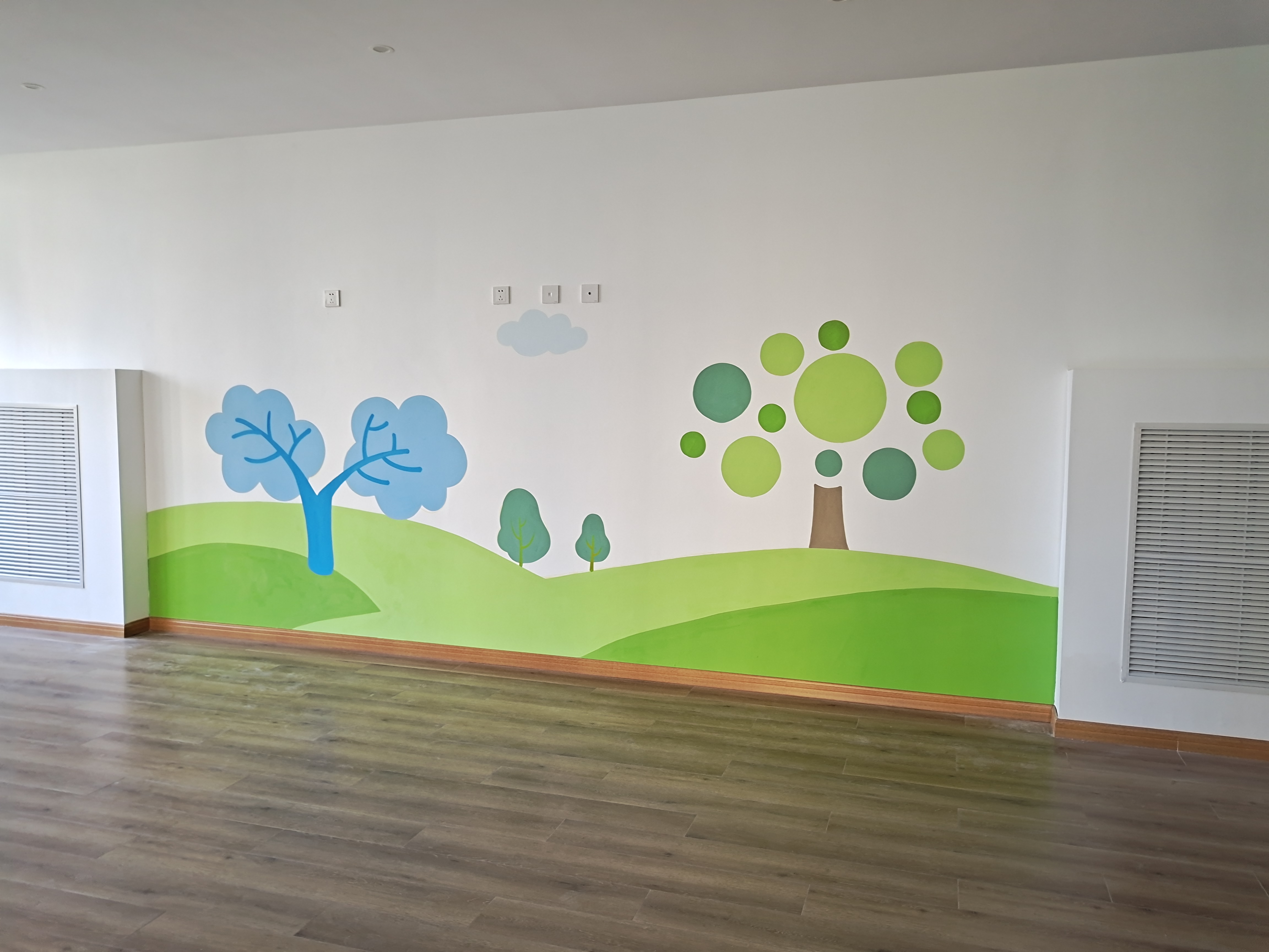 16间幼儿园教室的背景墙手绘.