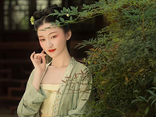 人怜花