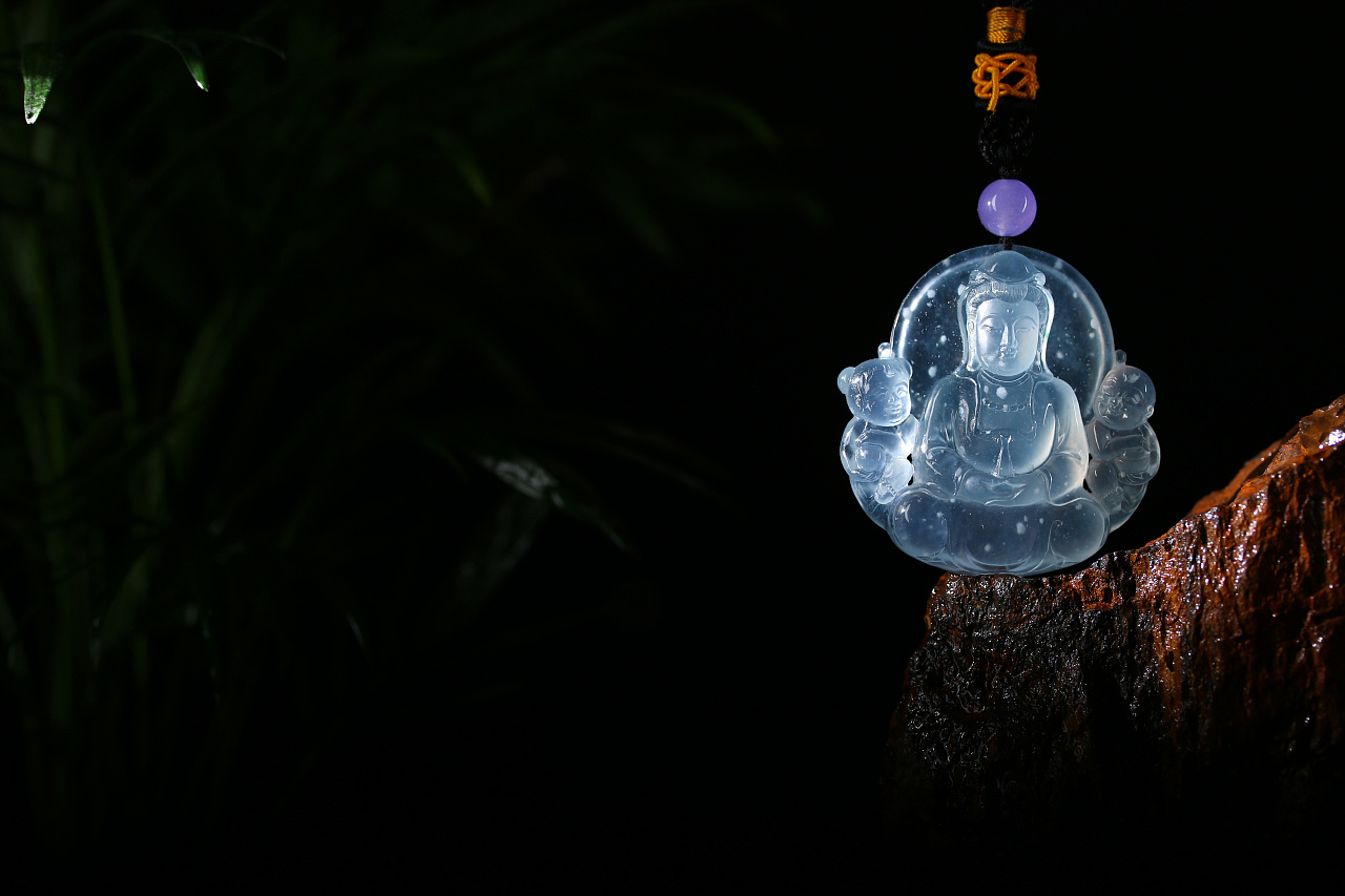 冰种飘花翡翠(送子观音)