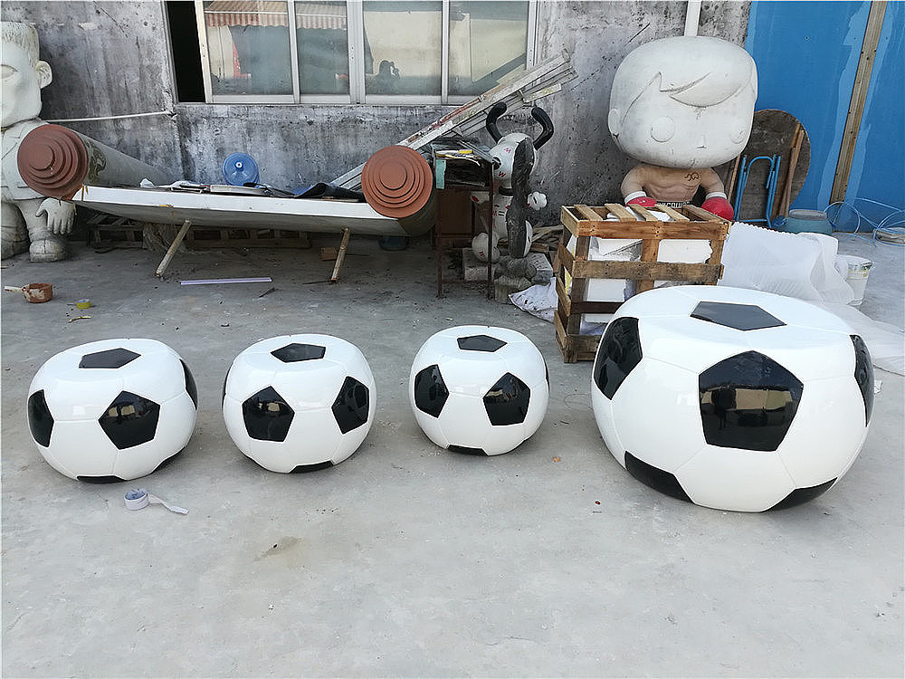 玻璃钢休闲座椅雕塑足球造型休闲椅模型玻璃钢雕塑定制