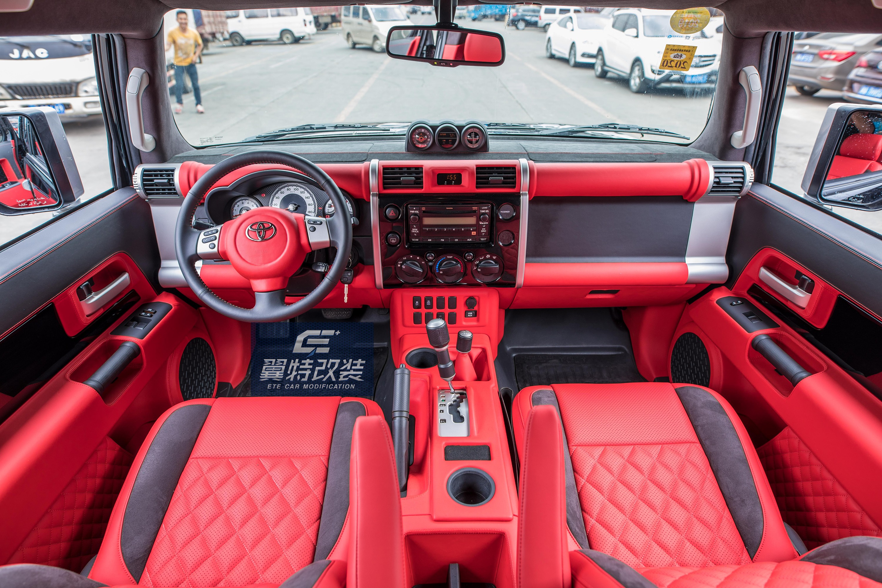 fj酷路泽红黑内饰|摄影|产品|易特改装 - 原创作品 - 站酷 (zcool)