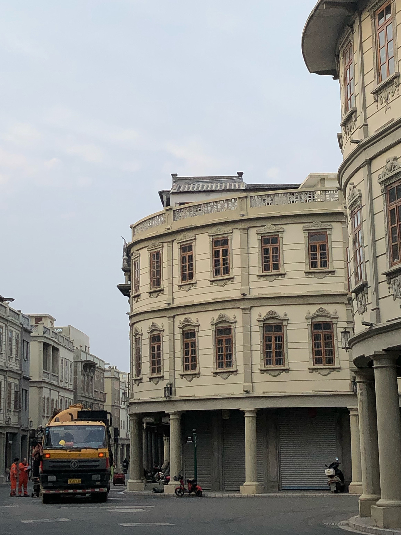 「 城市的 浪漫运作 」