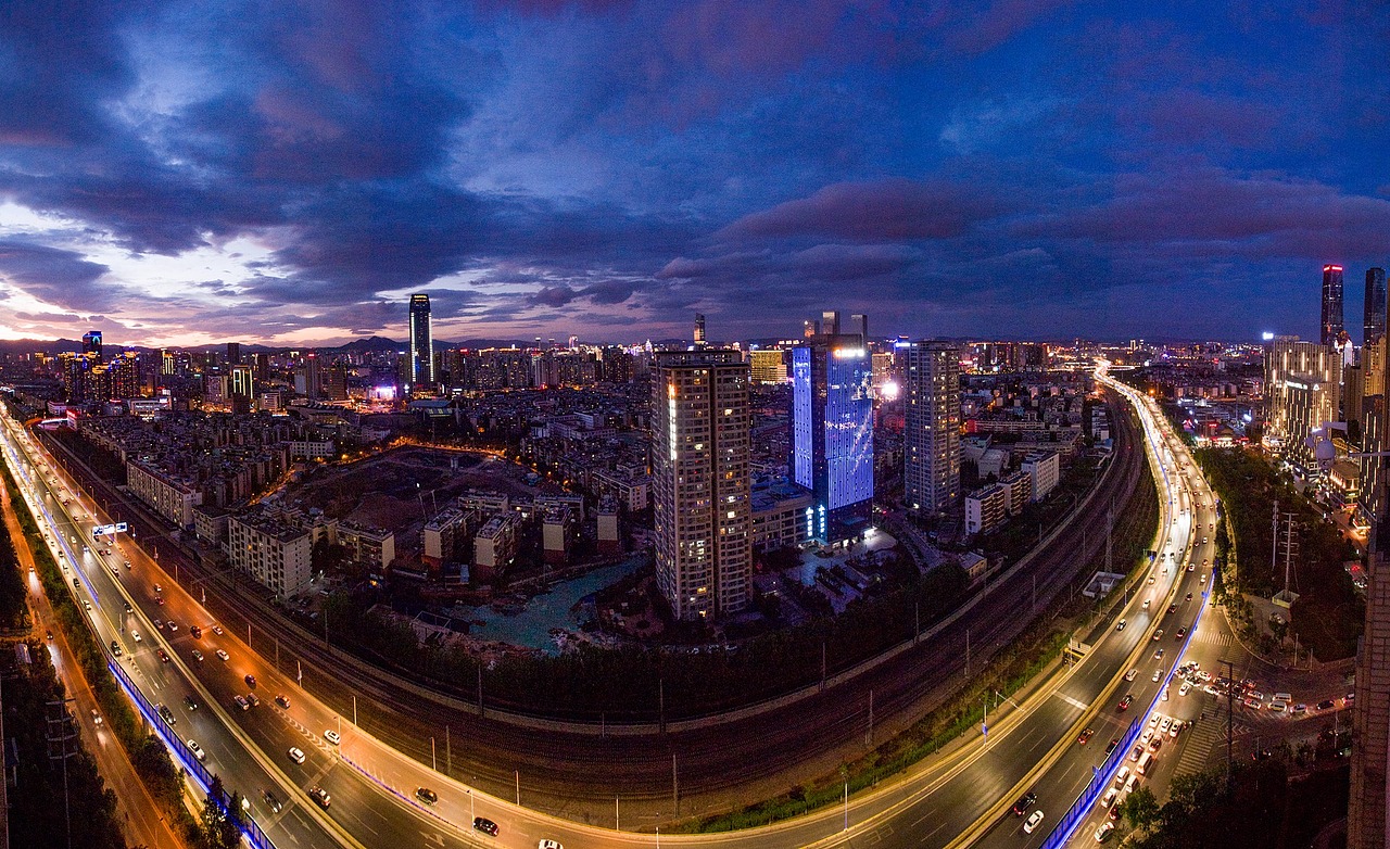 原创-昆明 晚霞 城市灯火 建筑 在人间