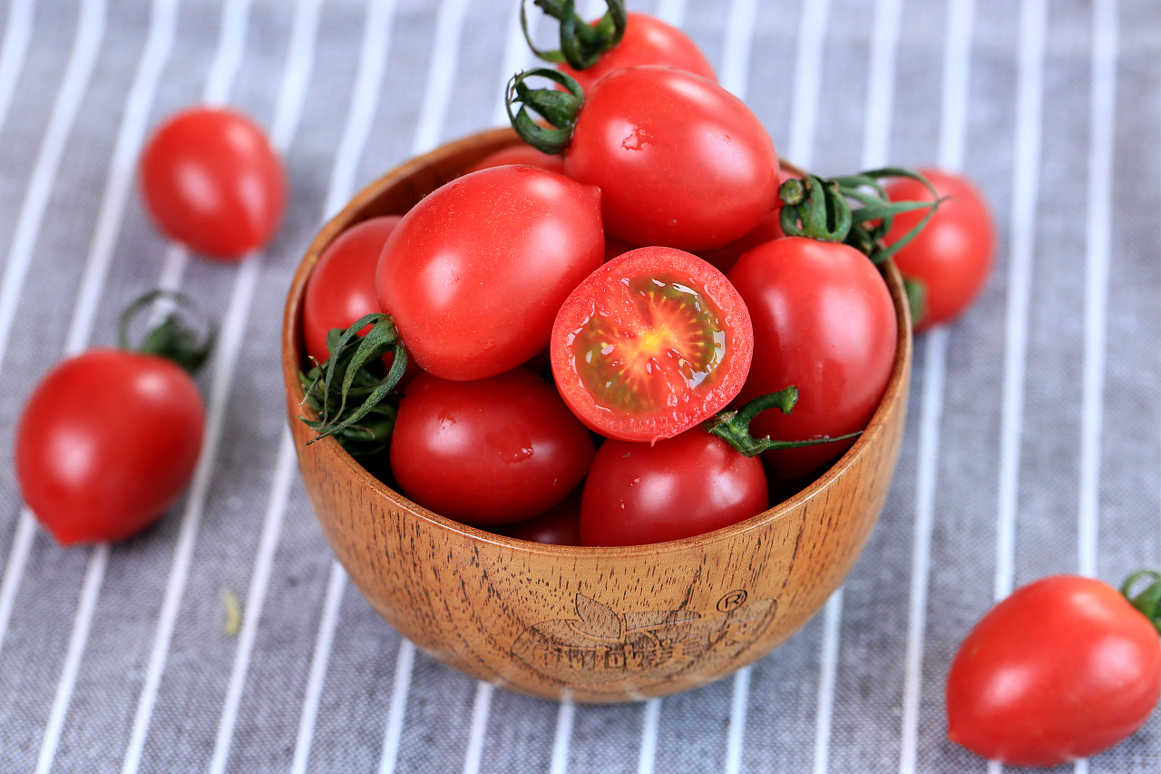 龙溪：小番茄种出大效益