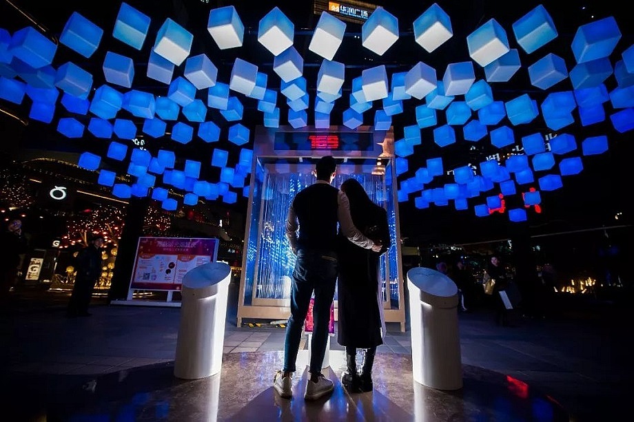 上海幕明水母灯星空艺术馆网红打卡镜子迷宫艺术馆