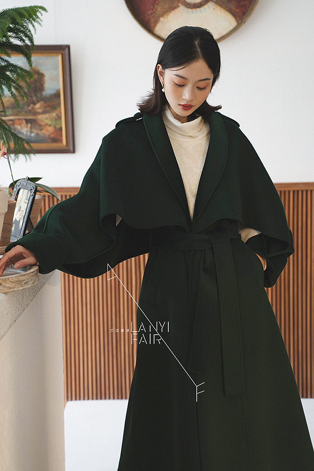 祖母绿羊羔毛斗篷结构大衣（图ZMTg5NTA3MjIw） - 休闲/流行服饰 - 站酷设计师婚纱设计师兰奕原创素材 - 站酷ZCOOL