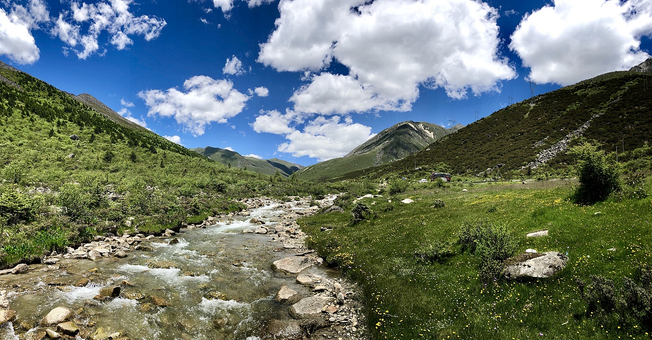 318国道旁,折多山一处