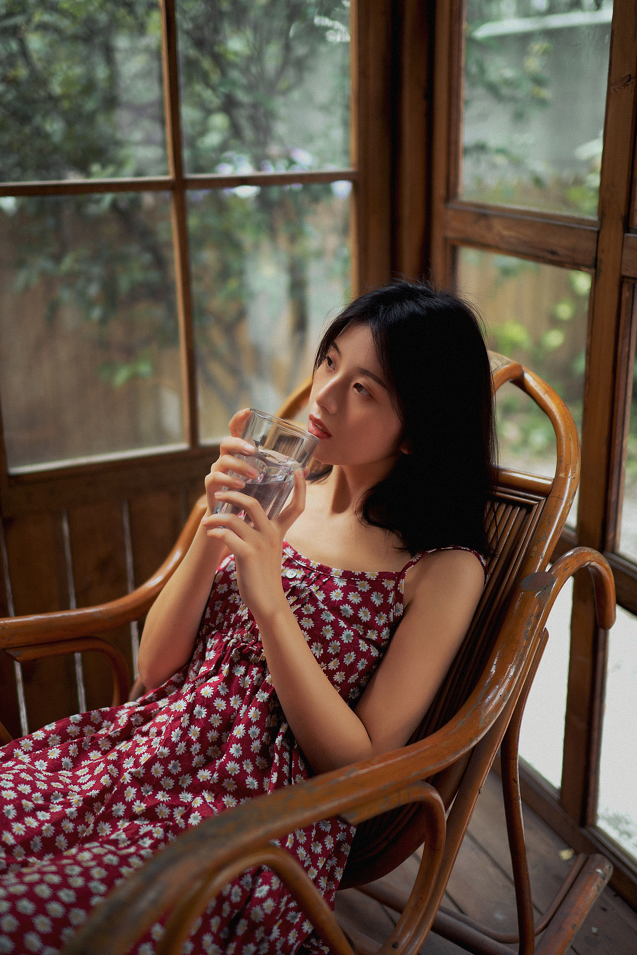 喃喃自语（图ZMjkyOTQ1NjI4） - 人像摄影 - 站酷设计师锅一口原创素材 - 站酷ZCOOL