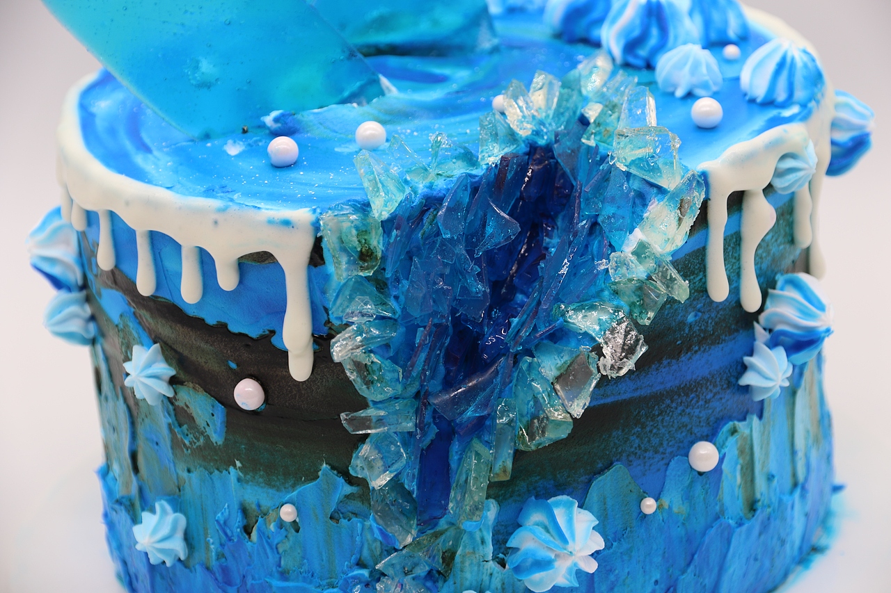 郑州艾朵堡西点西餐学校制作晶石蛋糕