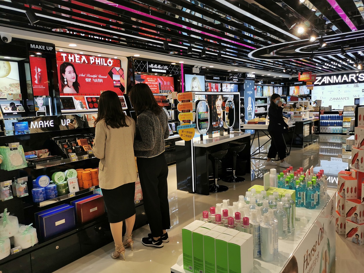 赞玛氏美妆店实体店图|平面|品牌|尤菱l - 原创作品 - 站酷 (zcool)