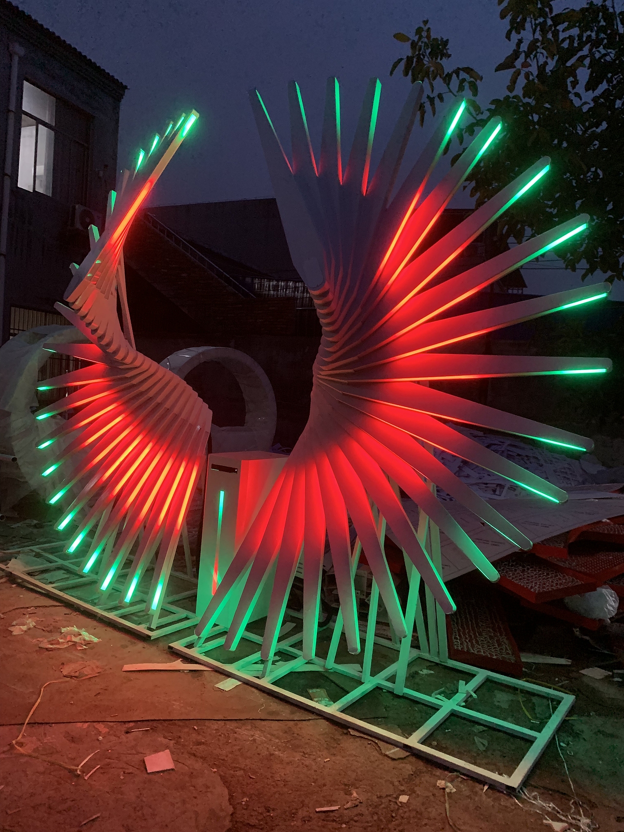 文旅网红灯光产品 人体交互羽翼灯光装置 美陈互动装置