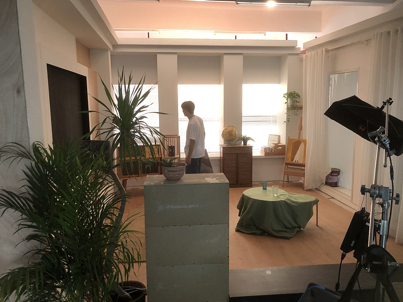 加班中的片场拍摄基地