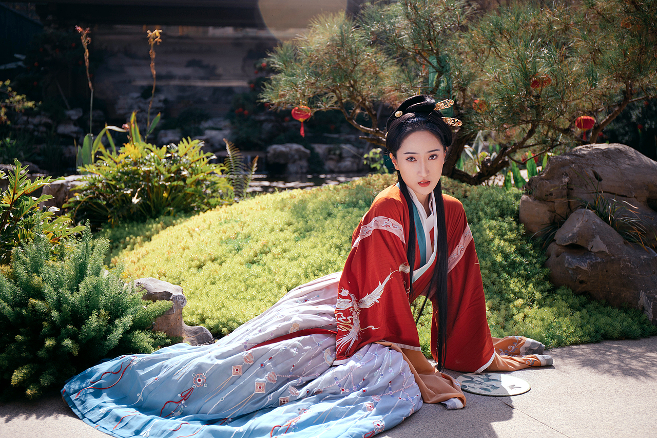 《虞美人》汉服写真