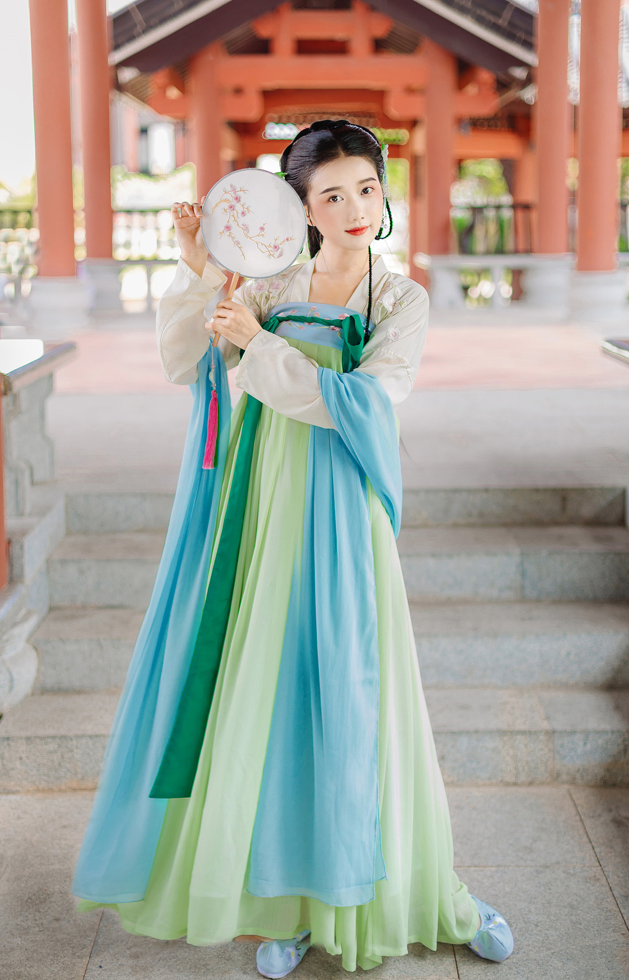 [汉服]汉裳芳华-俏春纱 齐胸襦裙（图ZMTE3MDcxNDEy） - 人像摄影 - 站酷设计师小肥熙熙爸爸原创素材 - 站酷ZCOOL