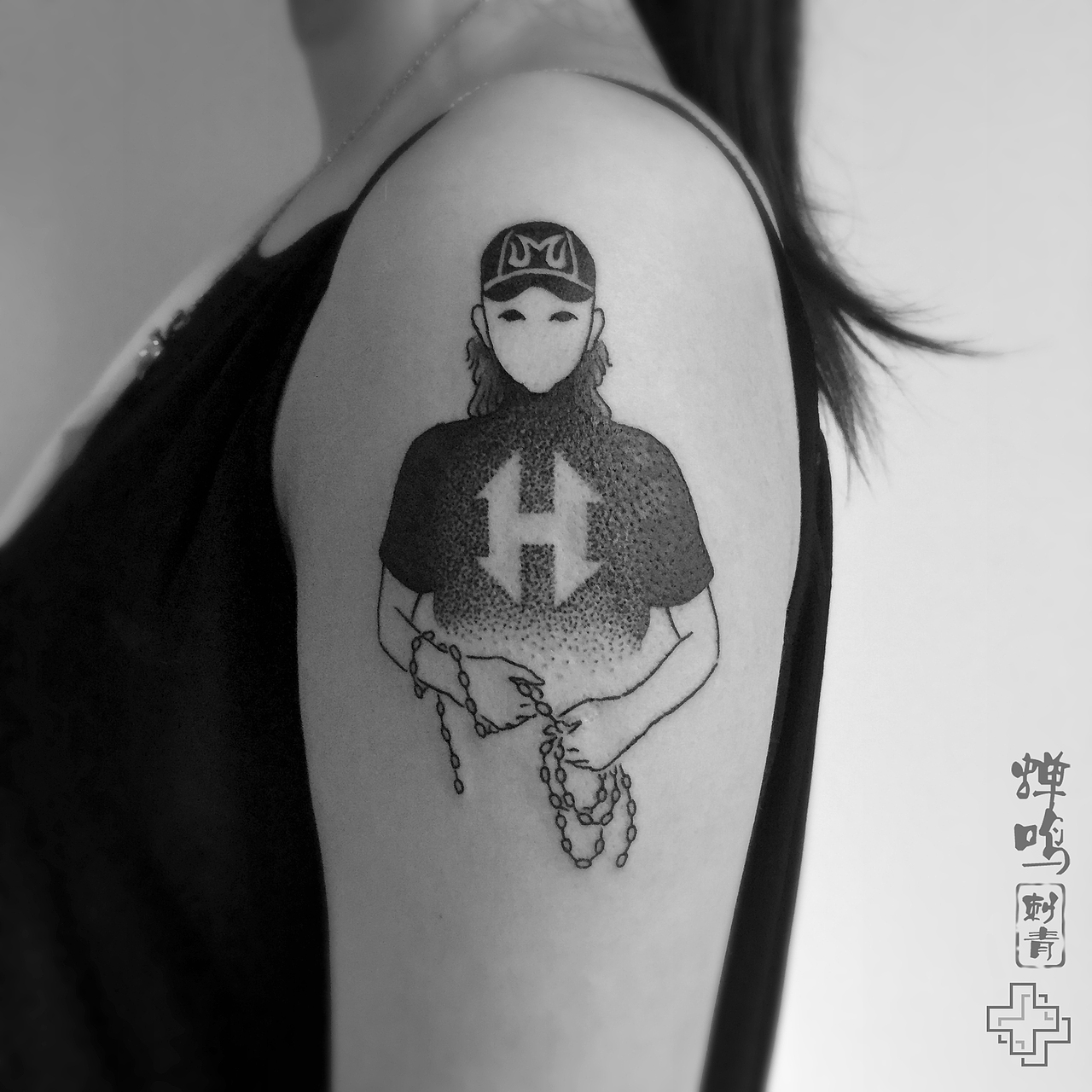 一组点刺纹身