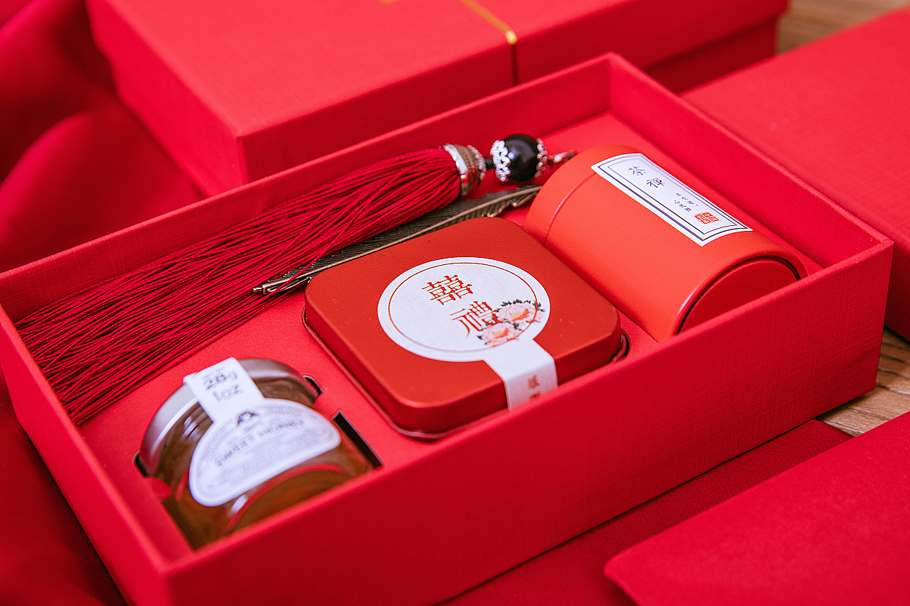 中国风伴手礼拍摄喜庆风格静物拍摄大红婚庆用品拍摄
