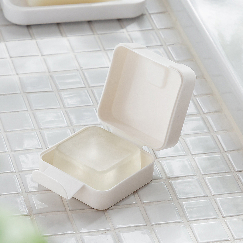 便携式肥皂盒
<br><br>解释了那么久的“超忆症”其实就想说明一个问题。一直被动汲取而不去清空一定不是好事情。想要在设计上有所突破并取得成就就必须要让自己每天都保有独立思考和自由分配的时间。这个时间并不一定要用在玩耍或者睡觉上。它可以是阅读、写作甚至自由创作。在这个过程中，你可以模拟夜间大脑的行为，对过去一段时间的得失做总结，去除糟粕保留精华。这个行为反复运作一段时间后你就会发现你的设计水平有了很大的进步。