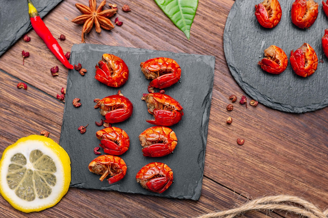 四川打卡网红美食!即食虾尾