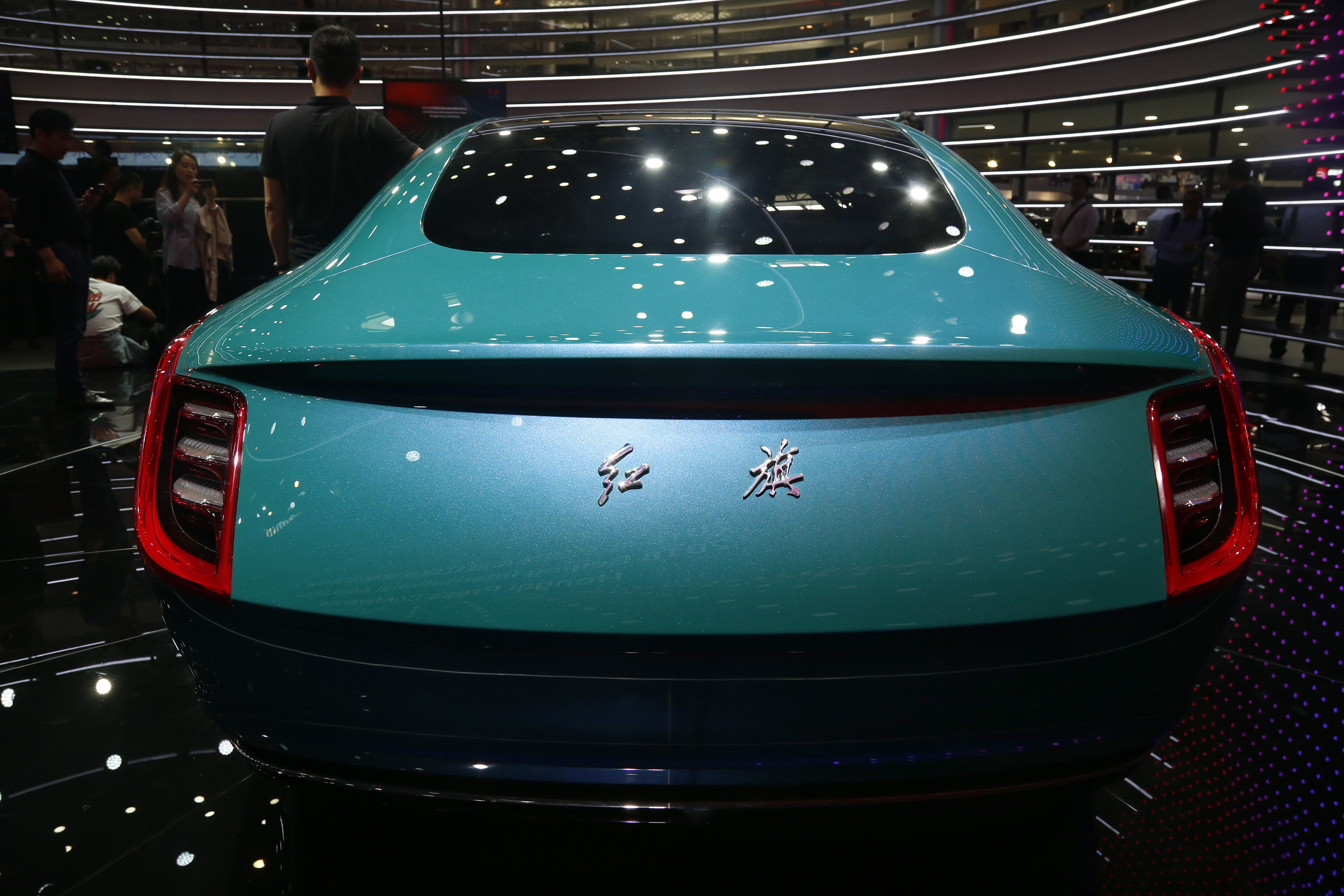 红旗:triangular_flag_on_post