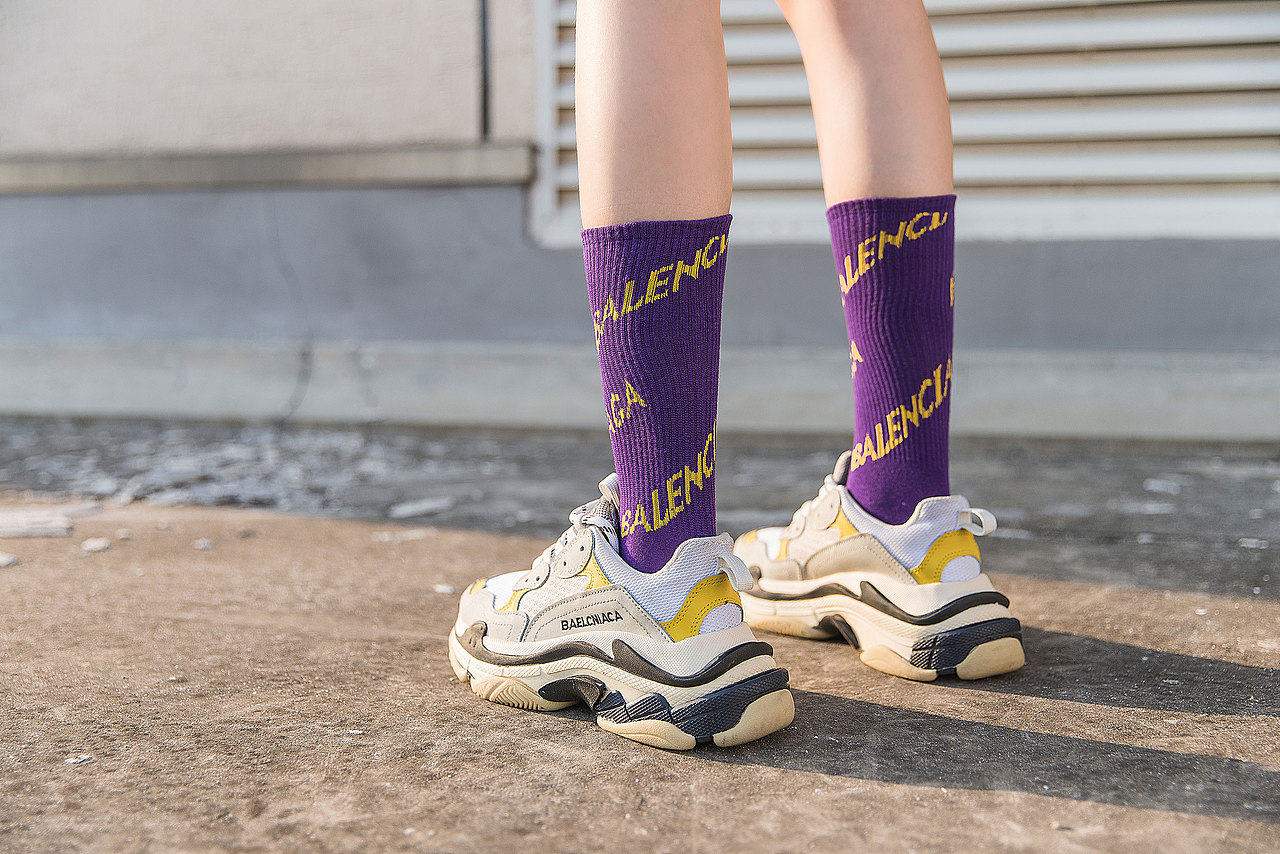 2019春夏女潮袜INS国潮字母袜日系街拍人像女生（图ZMTg4NDM2NDEy） - 人像摄影 - 站酷设计师承影摄计原创素材 - 站酷ZCOOL